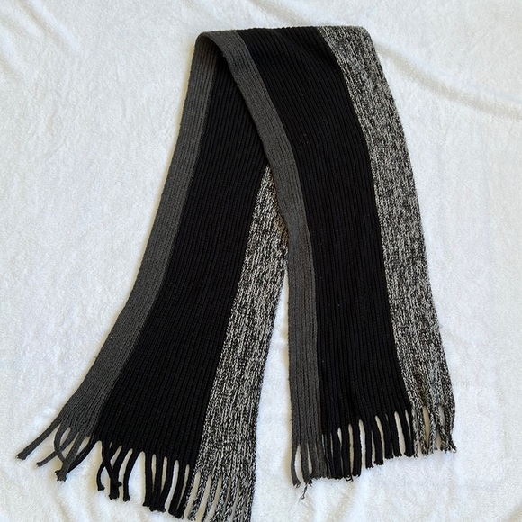 Calvin Klein Accessories - Calvin Klein Gray and Black stripped Knit scarf
